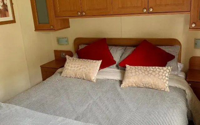 Devine's Caravan Sleeps 6 by River