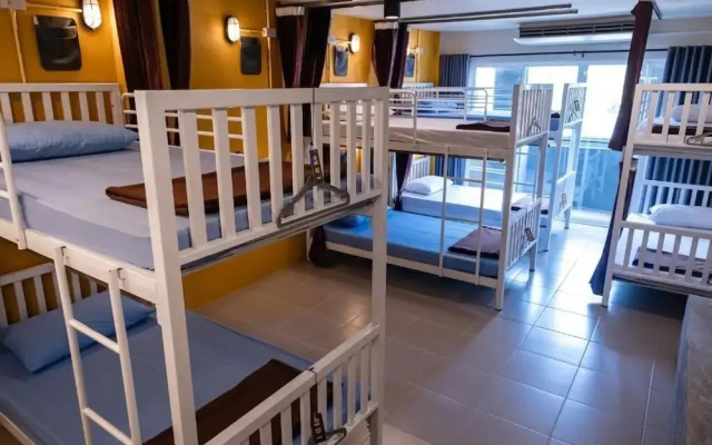 Krabi Freedom Hostel And Bar