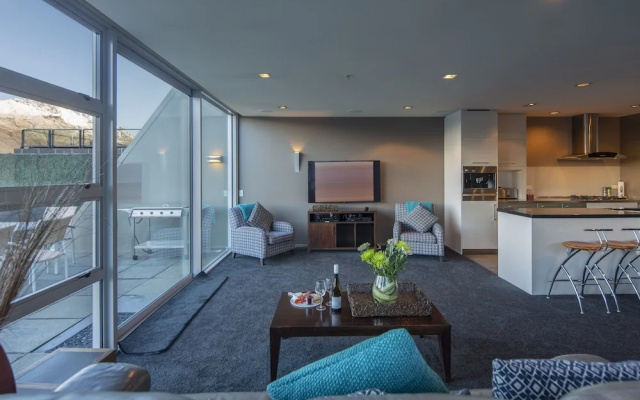 53 Shotover Apartment 302