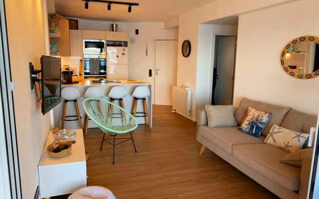 Cozy Flat Over the Beach