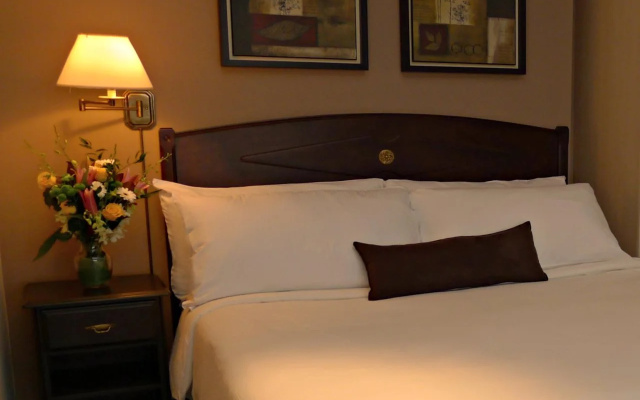 Grand Hotel & Suites