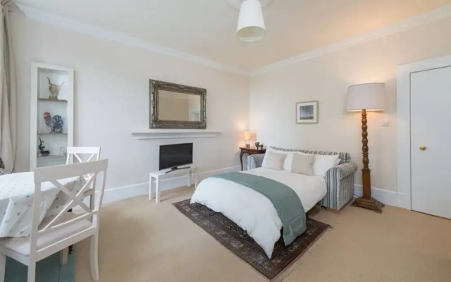 1 Bedroom Apartment in New Town