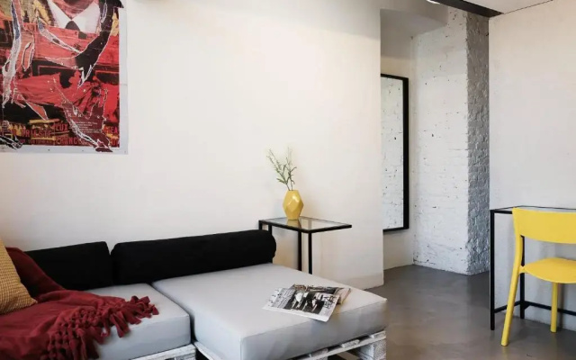 Studio04! - Long Term And Business Studio (Adults Only)