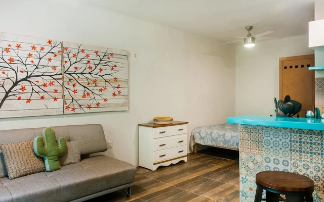 Modern & Sexy Downtown Studio