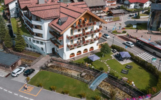 Отель The Oswald Grand Hotel