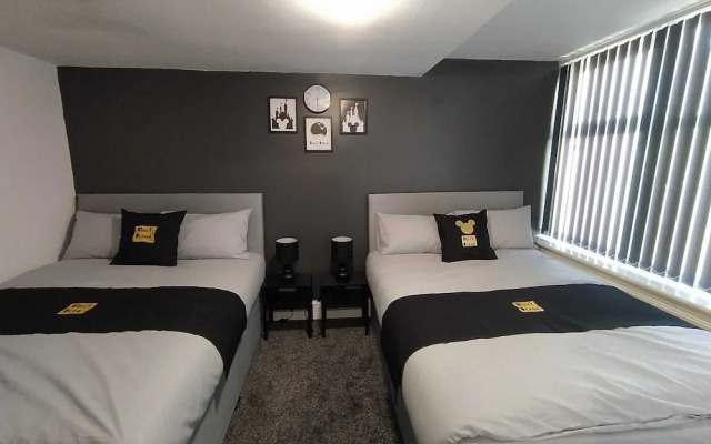 Black Ocean Holiday Apartments