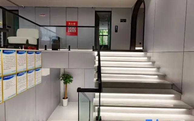 Zhongxian Manchester City Smart Hotel