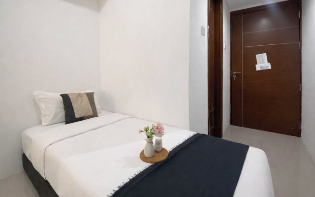Basic Look Studio Apartment At Vittoria Residence