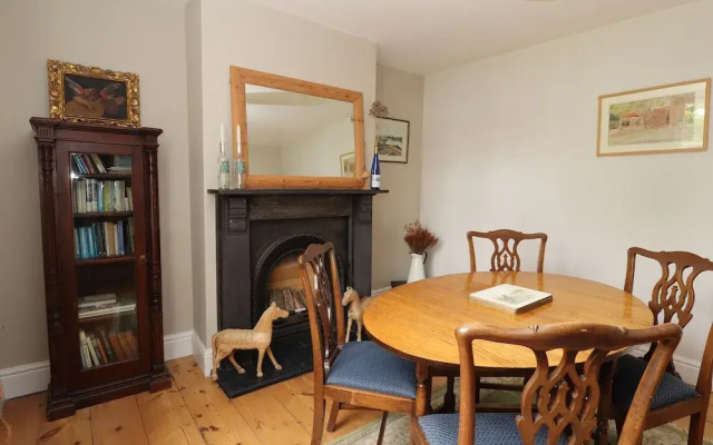 2 Ashby Place