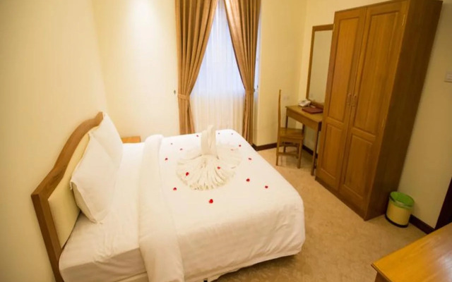 Royal Golden 9 Mile Hotel