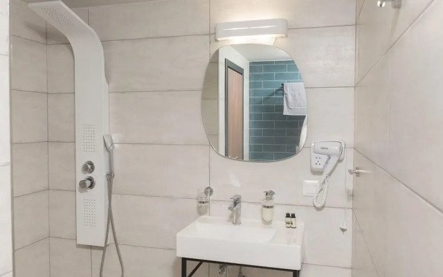 Elizabeth Queen Luxury Rooms