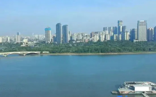 Siman River View Hotel (Wuyi Square Chaozong Street Branch)