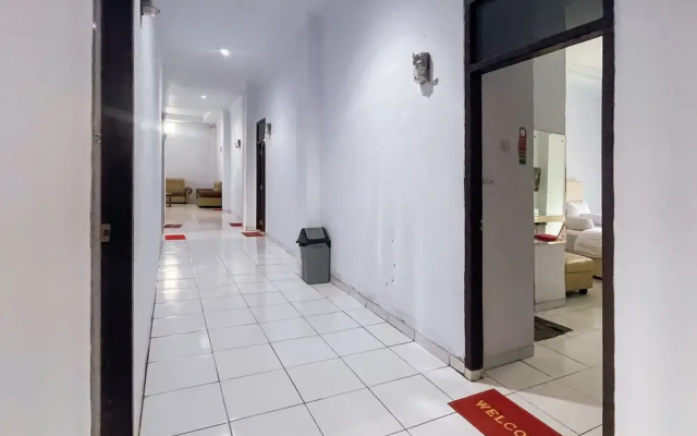 Urbanview Hotel Grand Seven One Kota