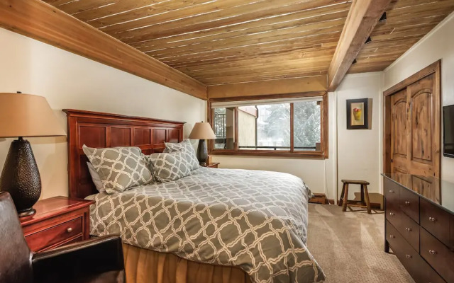 Stonebridge Condominiums