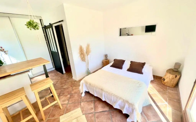 Studio Avec Jacuzzi Et Piscine (Adults Only)
