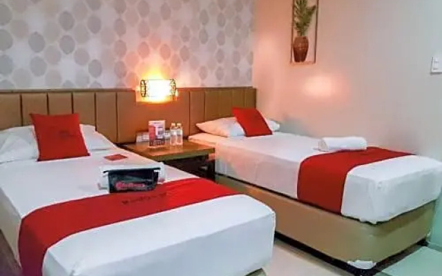 RedDoorz Plus near Holy Name University Medical Center