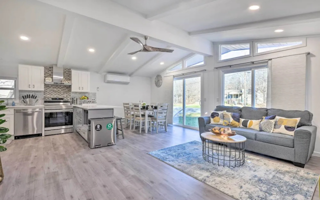 Game Room + Lake Access: Serene Tobyhanna Retreat