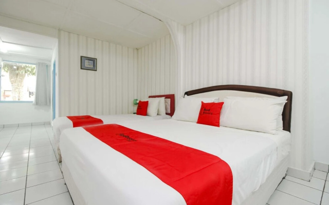 RedDoorz near Pelabuhan Tanjung Pandan Belitung