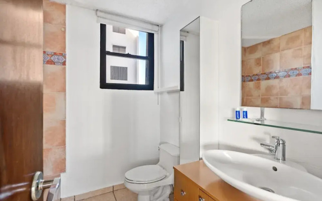 Waterside Flat With Garage and Easy Beach Access