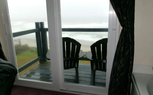 Seahorse Oceanfront Lodge