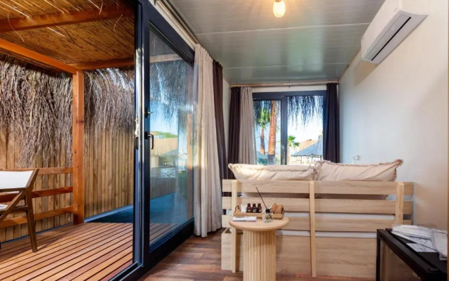 Anda Beach Bistro & Rooms