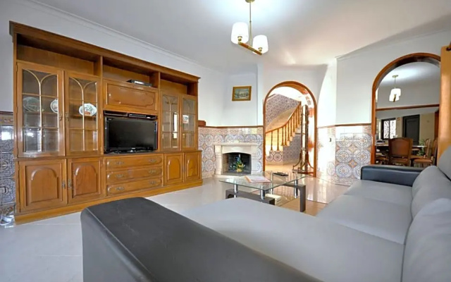 Private Pool Villa Walking Distance to Local Amenities