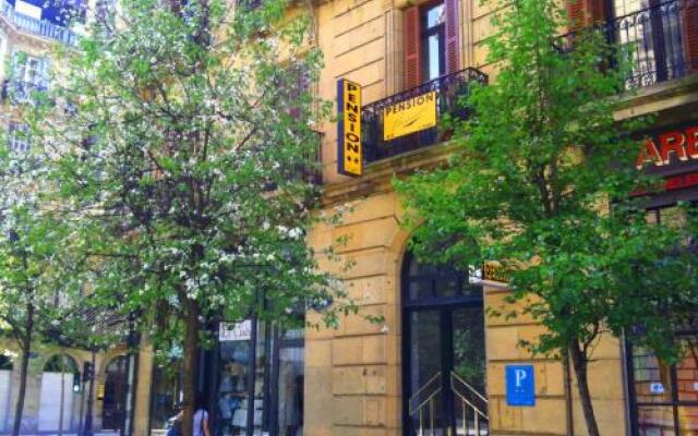 Отель Pensión Urumea Испания, Сан-Себастьян - отзывы, цены и фото номеров - забронировать отель Pensión Urumea онлайн вид на фасад