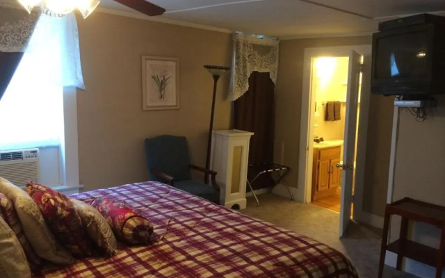 The Tunnicliff Inn