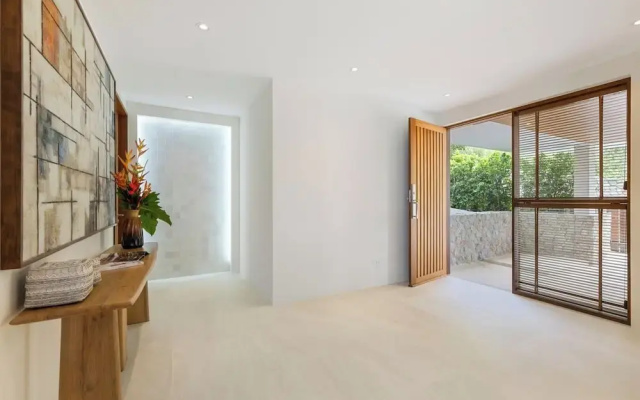 Villa Aroka 4 Bed Sea View KBR41