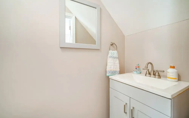 Bright Brigantine Townhome: Steps to Beach Access!