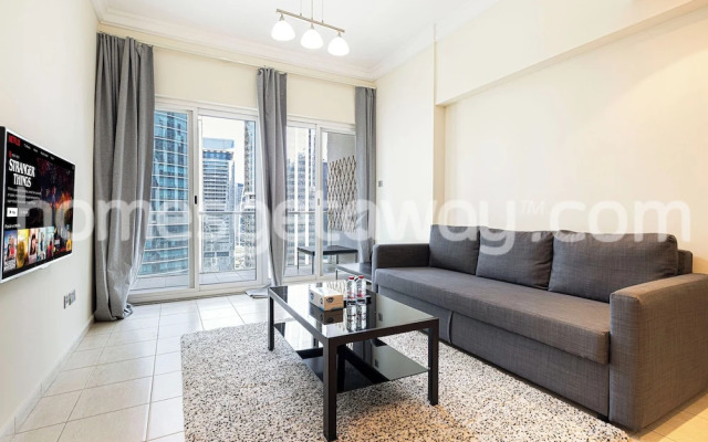 HomesGetaway- 1BR in JLT Lake Views