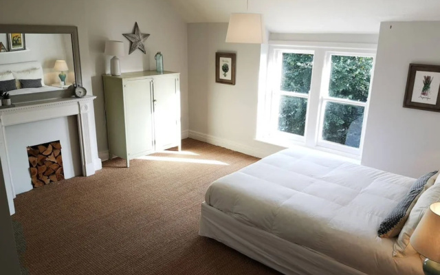 Spacious and Homely 3 Bedroom Clifton Flat
