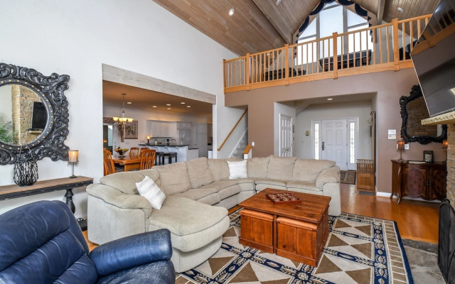 Lake Escape 5 Bedroom House