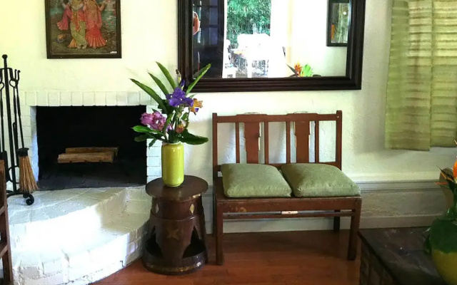 Hollywood Hills Exotic Bohemian Apartment