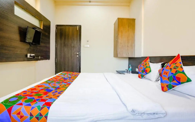 Fabhotel Regent Inn