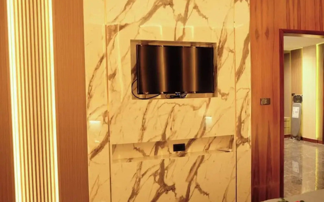 Private Jacuzzi Pool Suite Near Walking Street