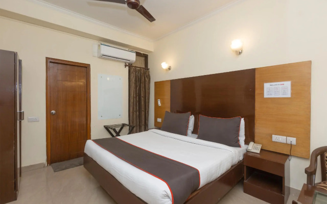Collection O 16365 Delight Inn Near Chattarpur Mandir
