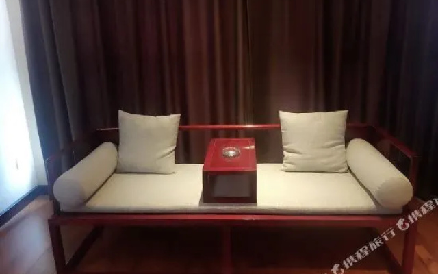 Vision Hotel (Zhijiang Qixing Square)