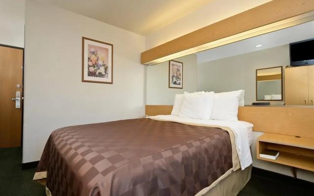 Microtel Inn & Suites