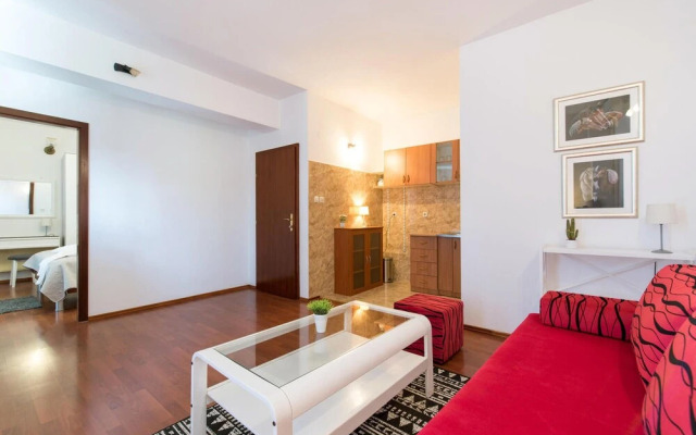 Awesome Home in Podstrana with Hot Tub, WiFi & 2 Bedrooms