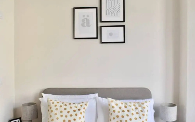Spacious 4 Bedroom Flat in Central Brighton