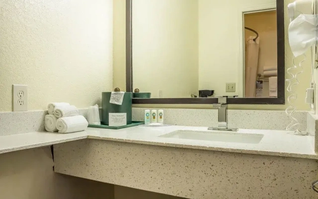 Woodland Inn & Suites