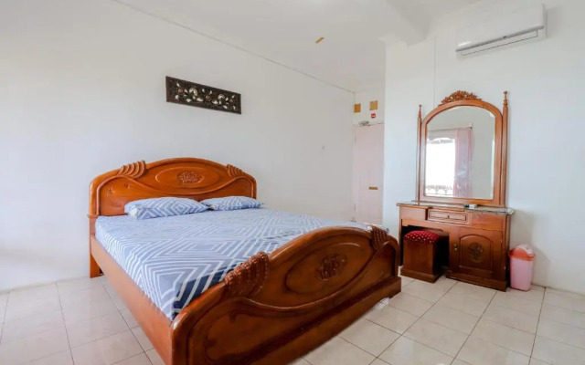 Adinda Beach Hotel and Villa