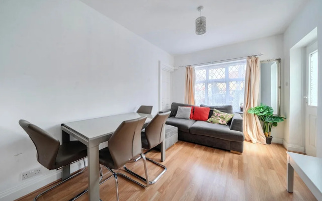 Near Airport - Pets - Parking - Wifi - Sleeps 2