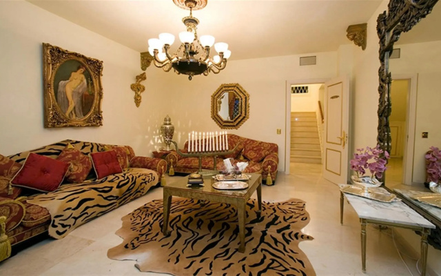 19567 - Unique Luxurious And Palacial Villa