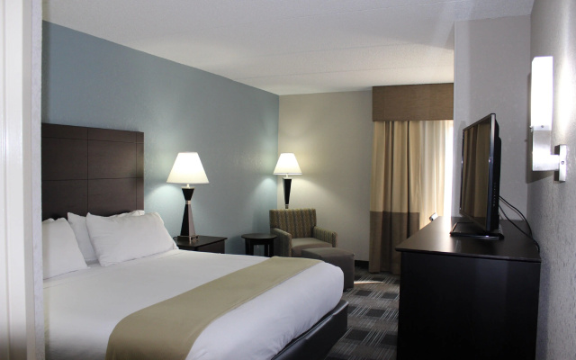 Holiday Inn Express Forsyth by IHG