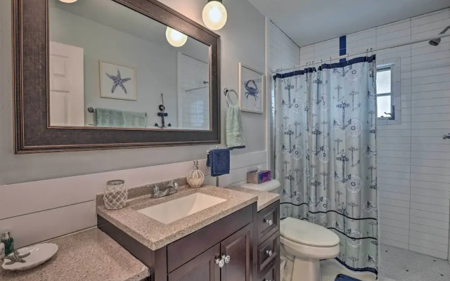 Waterfront Nokomis Escape w/ Dock, Kayaks & Bikes!
