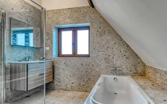 Stunning Home in Diksmuide With Wifi and 4 Bedrooms