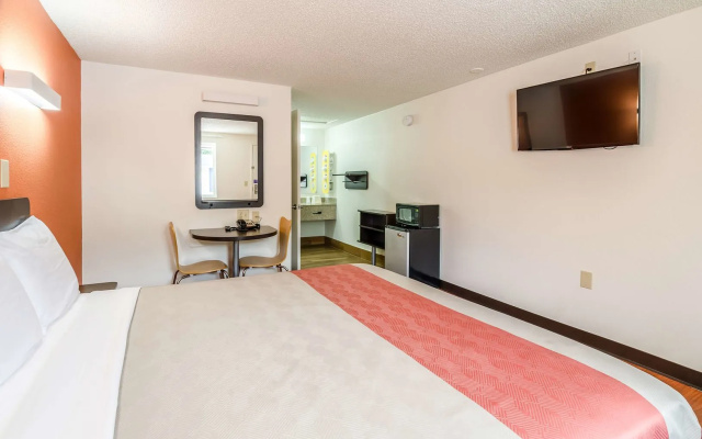 Motel 6 Troutville, VA