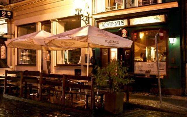 Отель Academus - Cafe/Pub & Guest House Польша, Вроцлав - отзывы, цены и фото номеров - забронировать отель Academus - Cafe/Pub & Guest House онлайн